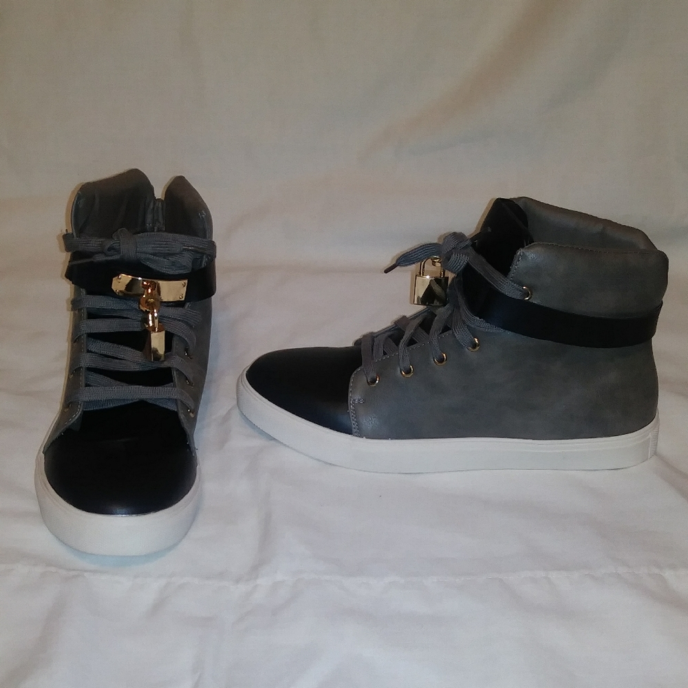 Shoedazzle Fashion Sneaker in Size 8.5 -